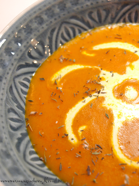 Rezept für Kürbissuppe mit Orangensaft und Zimt.