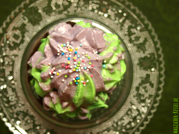 Schokoladencupcake mit Cream Cheese Frosting und Puddingfüllung
