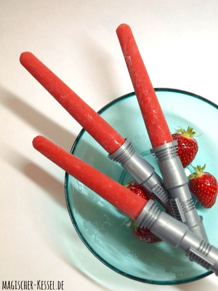 Laserschwert-Eisformen: Rezept für Erdbeereis am Stiel