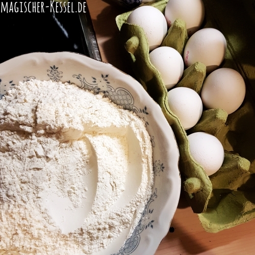Kuchen backen: Mehl und Eier