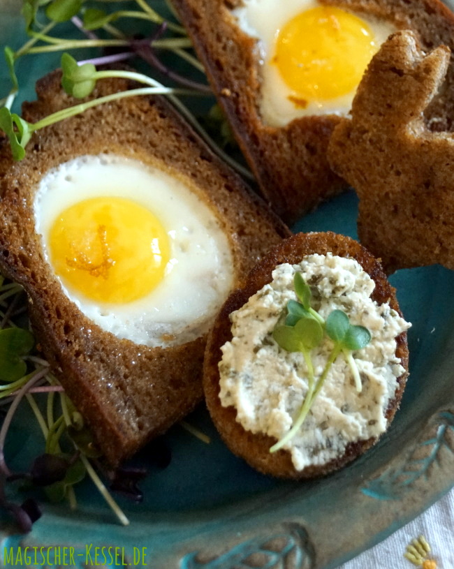 Osterfrühstück / Familienfrühstück: Spiegeleier aus Wacheleiern, gebacken im Brotloch