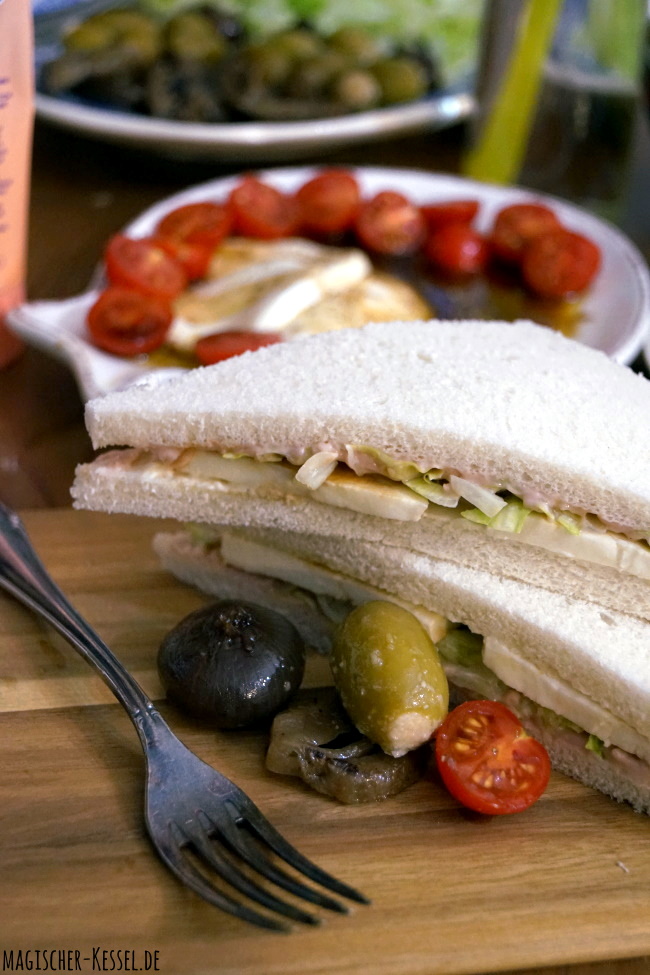 Tramezzini-Sandwich mit Antipasti