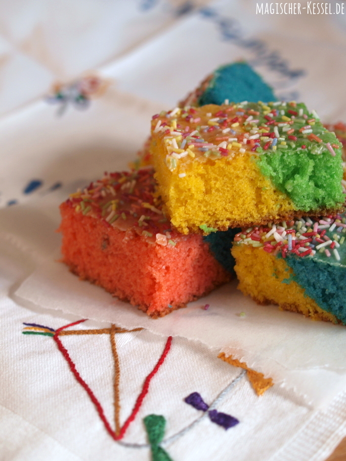 Regenbogenkuchen vom Blech für den Geburtstag im Kindergarten
