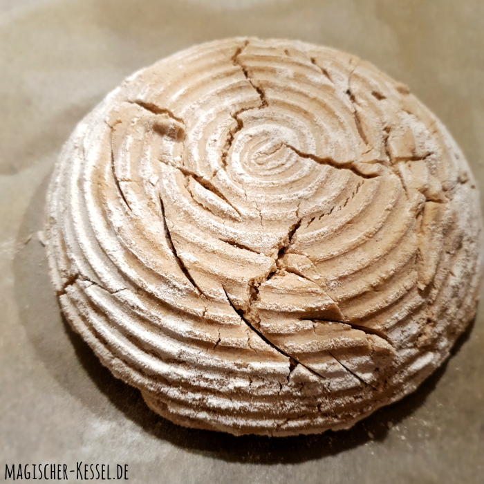 World Bread Day: glutenfreier Brotlaib vor dem Backen