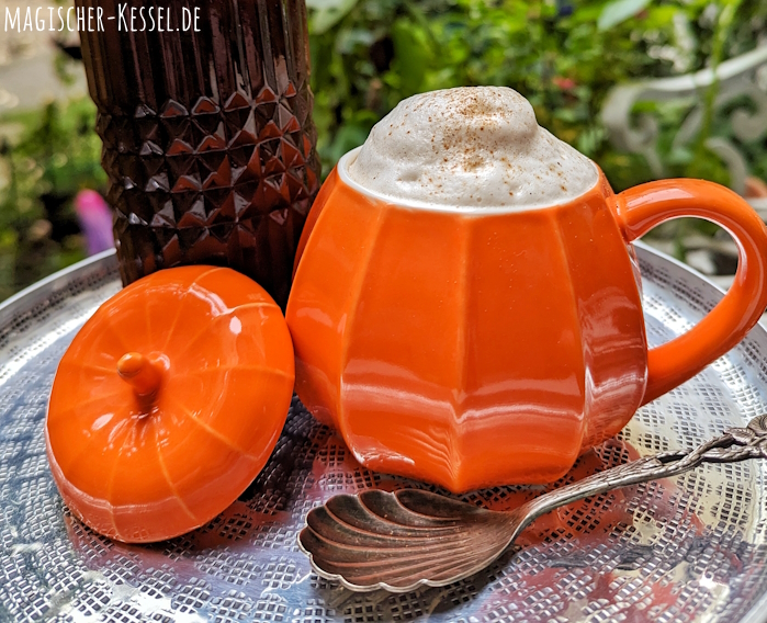 Selbstgemachter Pumpkin Spice Latte mit Pumkin Spice Sirup - Rezept